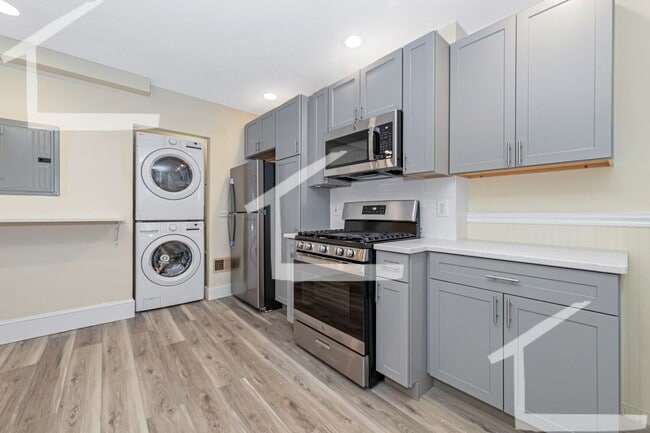 Building Photo - Pets Friendly, In-Unit Washer and Dryer, O...