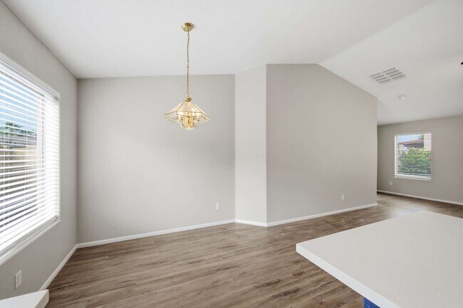 Foto del edificio - 4128 E Copper Rd