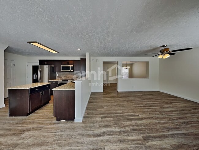 Building Photo - 3202 Meadoway Ct