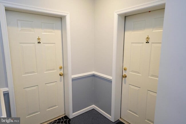 Building Photo - 2003 Whispering Ponds Ct