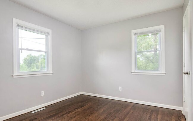 Building Photo - 3 Bed 2 Bath Remodeled Home
