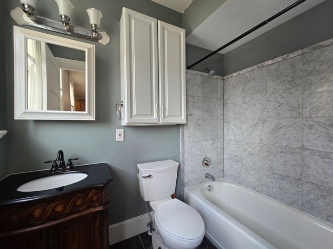 Building Photo - 1804 E 3rd St