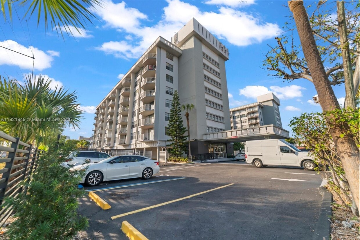 Foto principal - 16710 NE 9th Ave