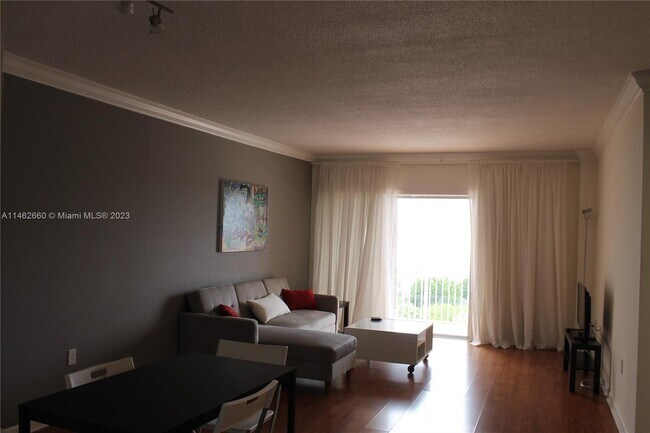 Foto del edificio - 400 Kings Point Dr