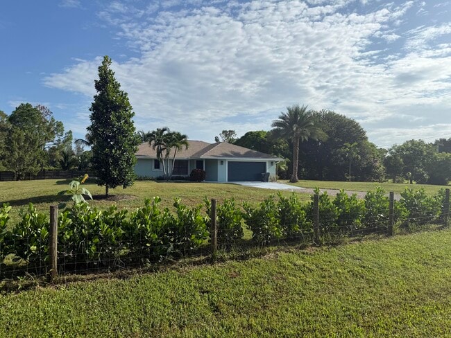Foto del edificio - 14073 76th Rd N