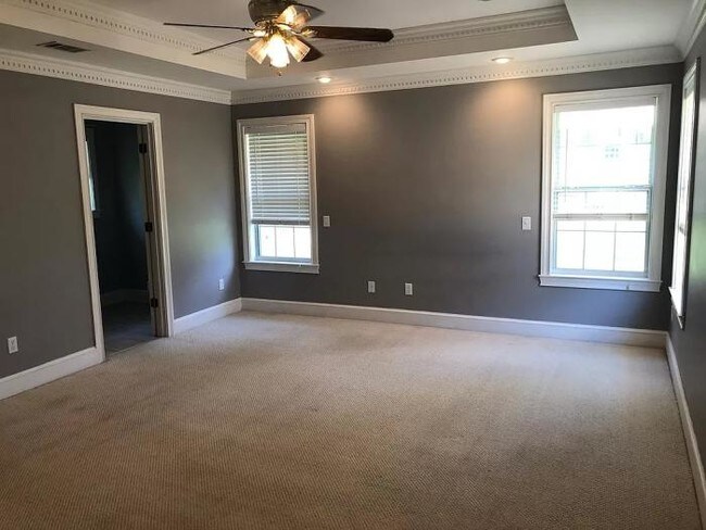 Building Photo - 4 bedroom in Valdosta GA 31605