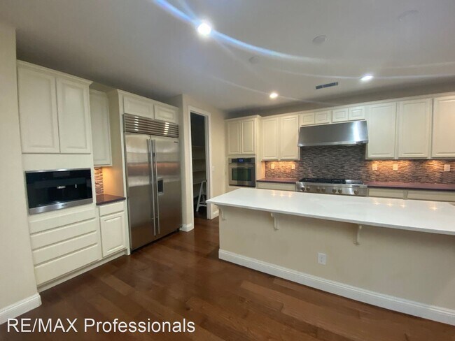 Building Photo - 4 br, 3 bath House - 8370 Split Rock Trail