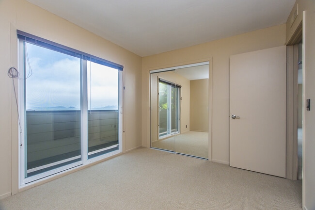 Building Photo - Rich212