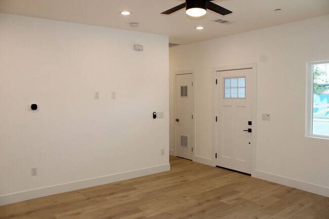 Building Photo - 111 D St