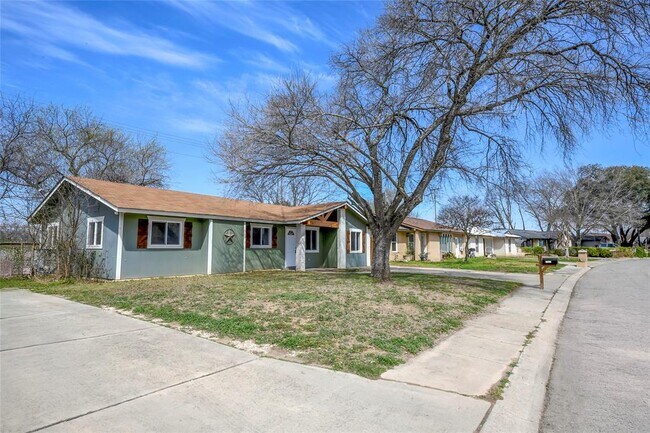 Building Photo - 1531 Lahn Rd