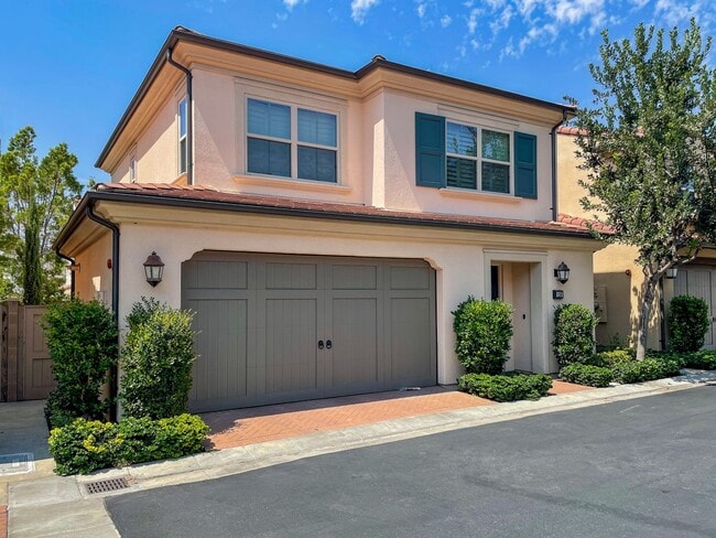 Building Photo - Beautiful Upgraded Stonegate 3 bedroom / 2.5 bath home