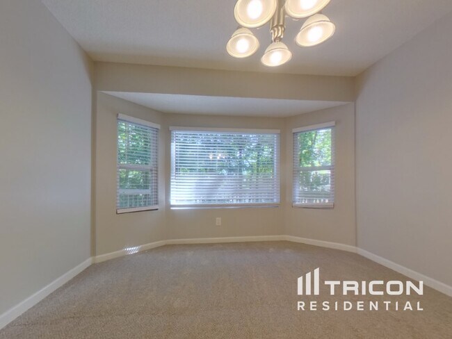 Building Photo - 2435 Sheridan Ct