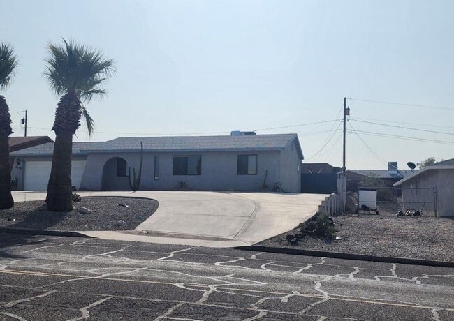 Building Photo - 2 bedroom Main house Attached Casita