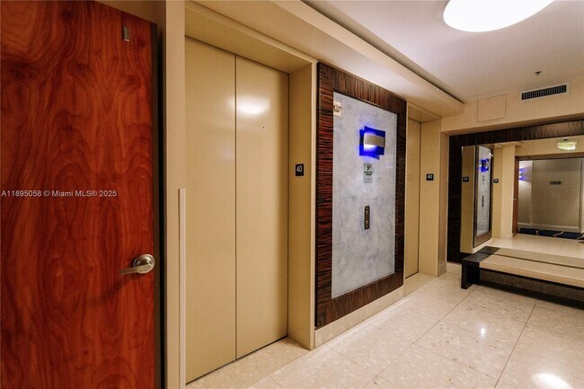 Foto del edificio - 185 SW 7th St