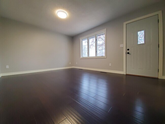Building Photo - 304 8th Ave NW