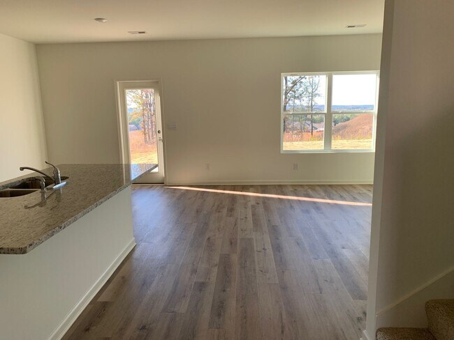 Foto del edificio - Spacious 5BR House in Bessemer
