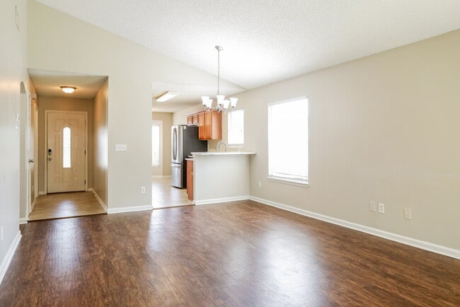 Building Photo - 3233 Chantilly Ct