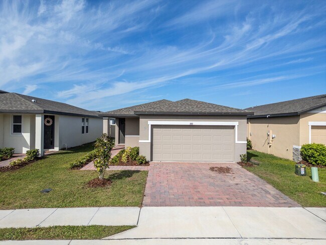 Foto del edificio - Newly Built 4/2 in Lake Deer Estates of Poinciana!