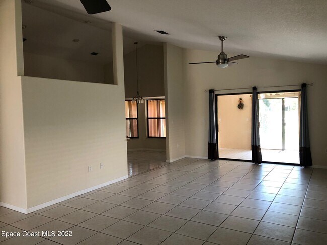 Building Photo - 7971 Daventry Dr