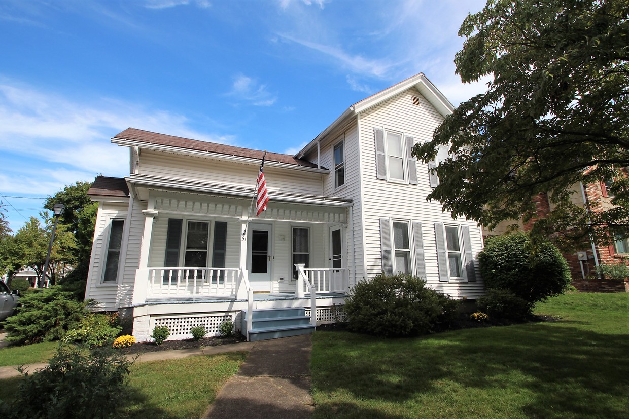 Primary Photo - 51 East Ave