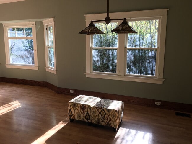 comedor - 1909 Las Lunas St