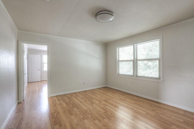 Foto del edificio - 212 E 14th St