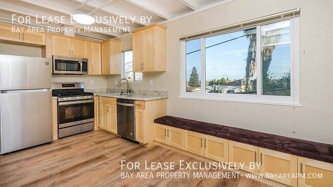 Building Photo - 286 Elm St