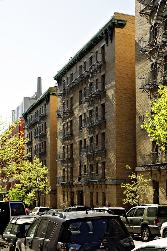 Building Photo - 410 E 65th St