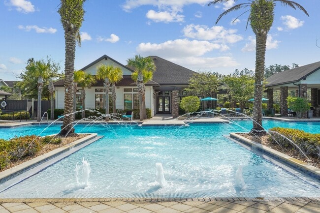 Building Photo - Oakleaf Plantation Apartments