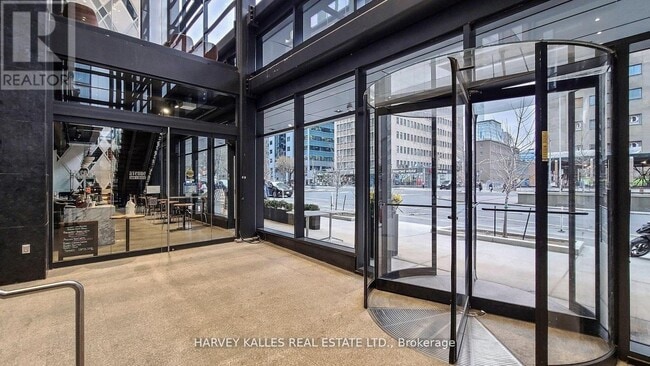 Photo du bâtiment - 488 University Ave