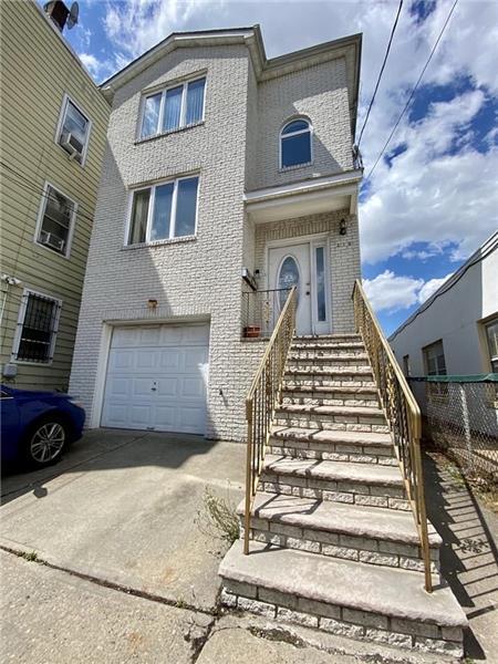 Primary Photo - 410 Cross St