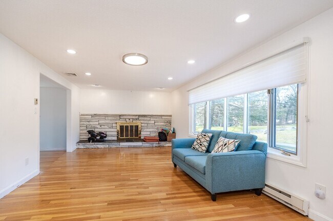 Foto del edificio - 15 Maplewood Rd