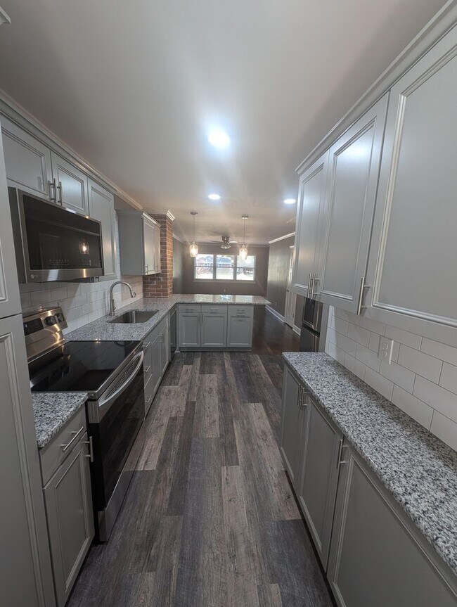 Foto del edificio - Two bedroom duplex, newly renovated
