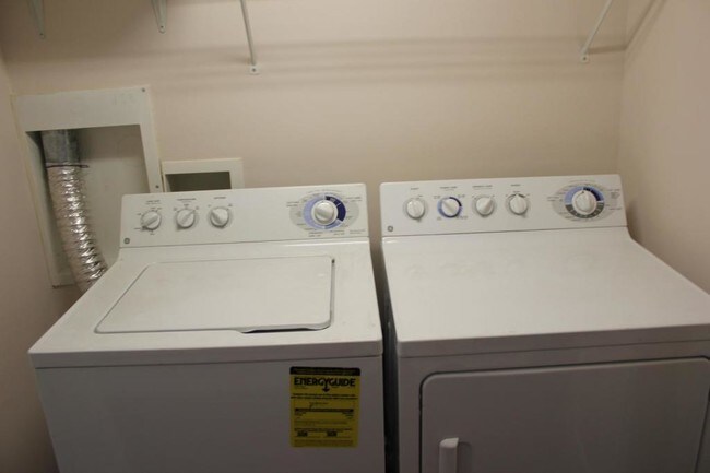 Foto del edificio - 1517 Laurel Ave, Apt 203