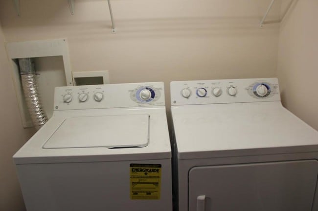 Building Photo - 1517 Laurel Ave, Apt 203