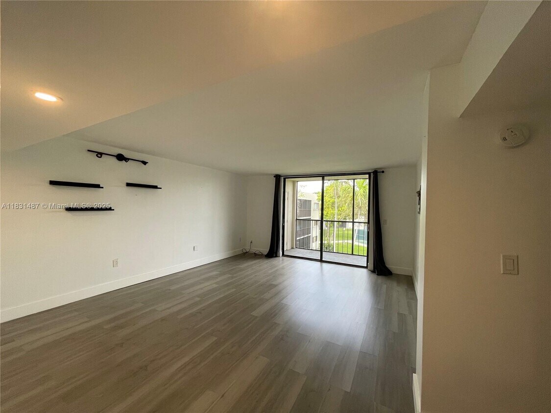 Foto principal - 8025 SW 107th Ave