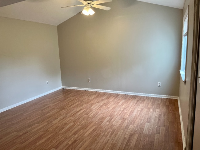 Building Photo - 450 Magnolia Dr
