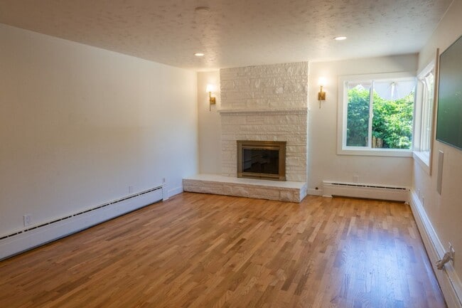Building Photo - 3Bd/1.5Ba Renton Home