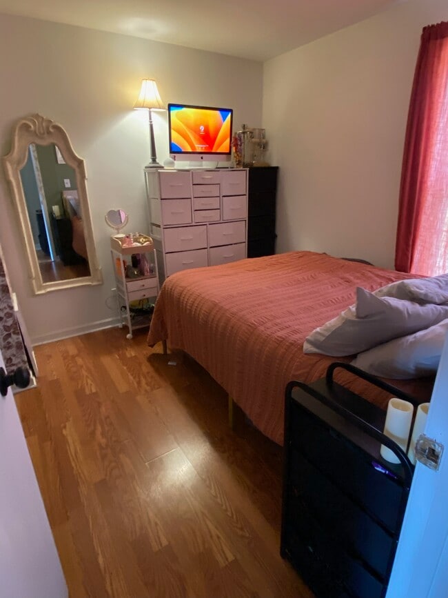 bedroom 1 - 821 Dartmouth Dr