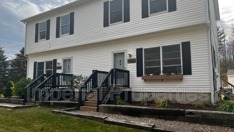 Foto principal - 945 Salmon Falls Rd