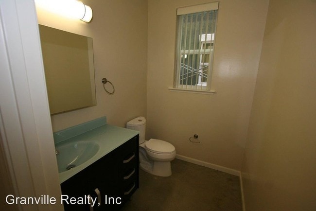 Foto del edificio - 330 N Van Ness Ave