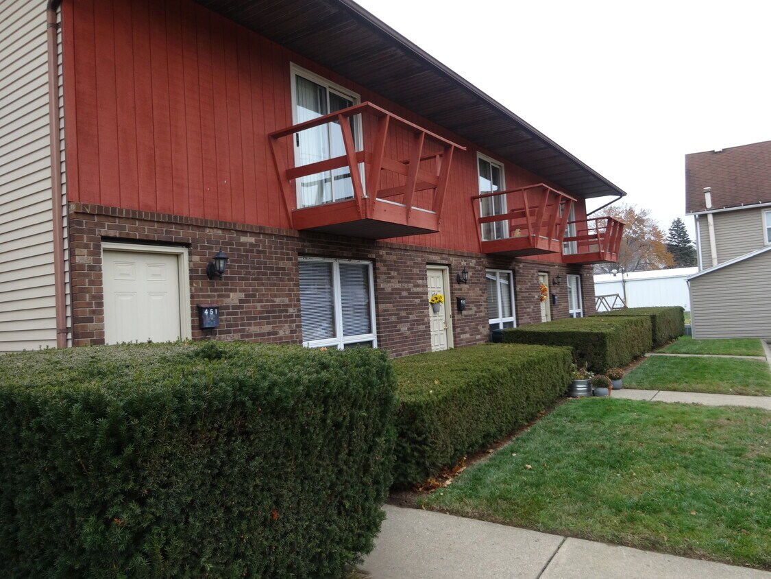 455 Front Ave SE, New Philadelphia, OH 44663 Townhome Rentals in New