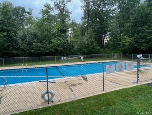 Foto del edificio - 315 Fox Run Ln