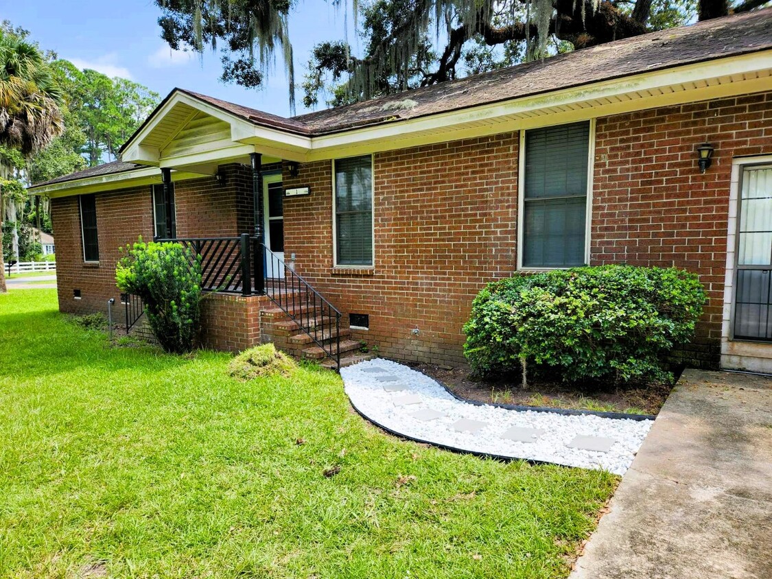 Foto principal - 1 Moon River Ct