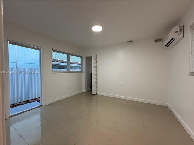 Foto del edificio - 1122 NW 32nd Ct