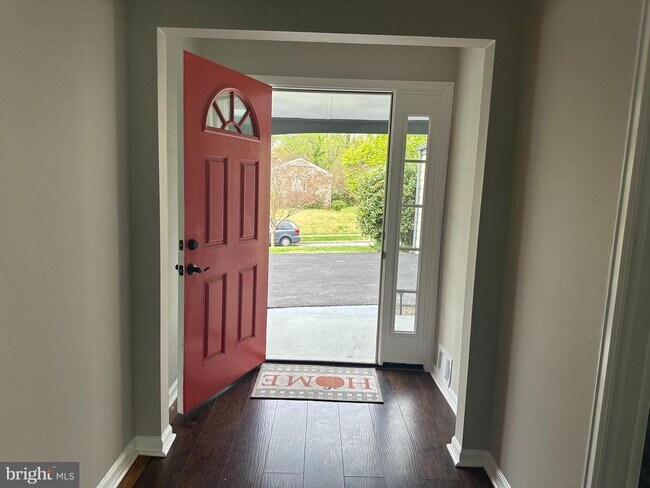 Foto del edificio - 8614 Dunbrook Ln