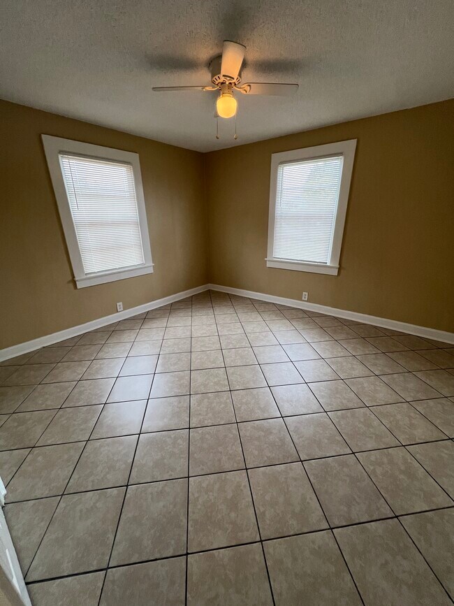 Building Photo - 4335 Clio St