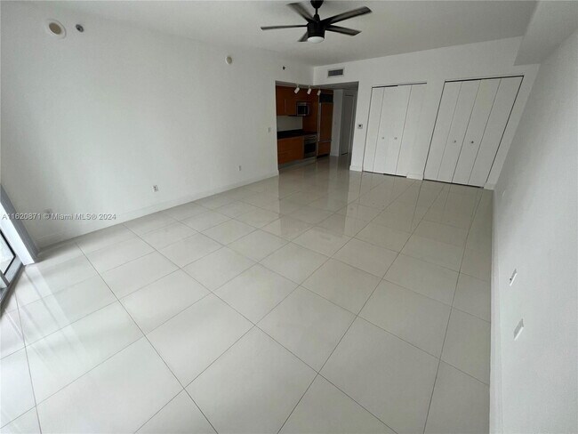 Foto del edificio - 475 Brickell Ave