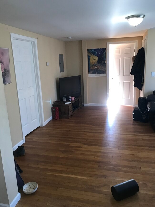 237 Valley #30 - 237 Valley St