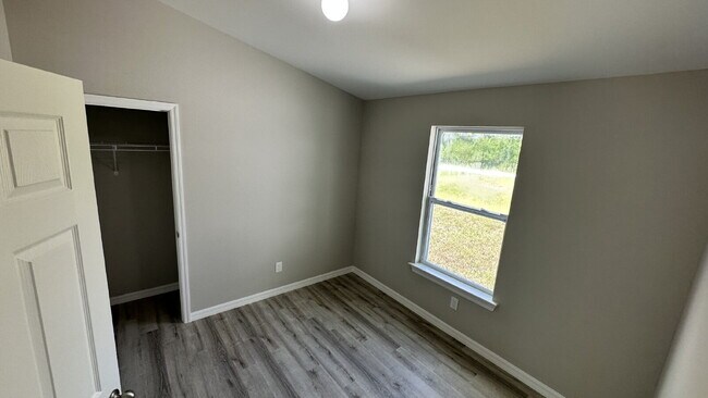 Foto del edificio - MOVE-IN SPECIAL: $500 off your first month's rent!